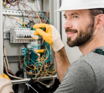 فني كهرباء